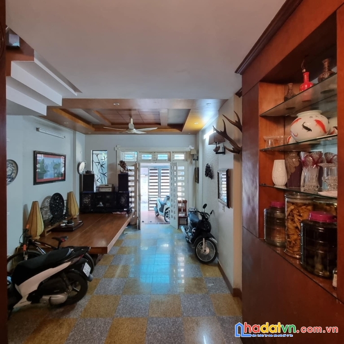 Nhà đẹp ở luôn - trung tâm cầu giấy - ô tô - gần phố - thông số lý tưởng - kd tốt - giá hợp lý.