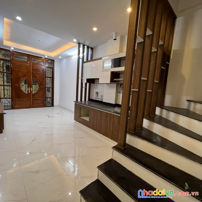 Bán nhà dương quảng hàm , mặt tiền rộng mênh mông , ở sướng , 4.9 tỷ