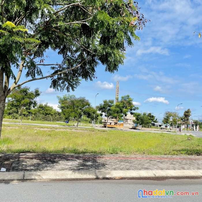 Bán đất ngay ngã 3 đường đt 824 với đường đức hòa thượng