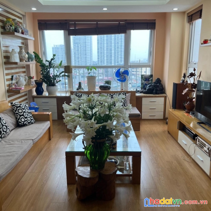 Bán chcc f15 võ chí công ngõ 28 xuân la 120m2 full đồ 3.7 tỷ 3n 2vs