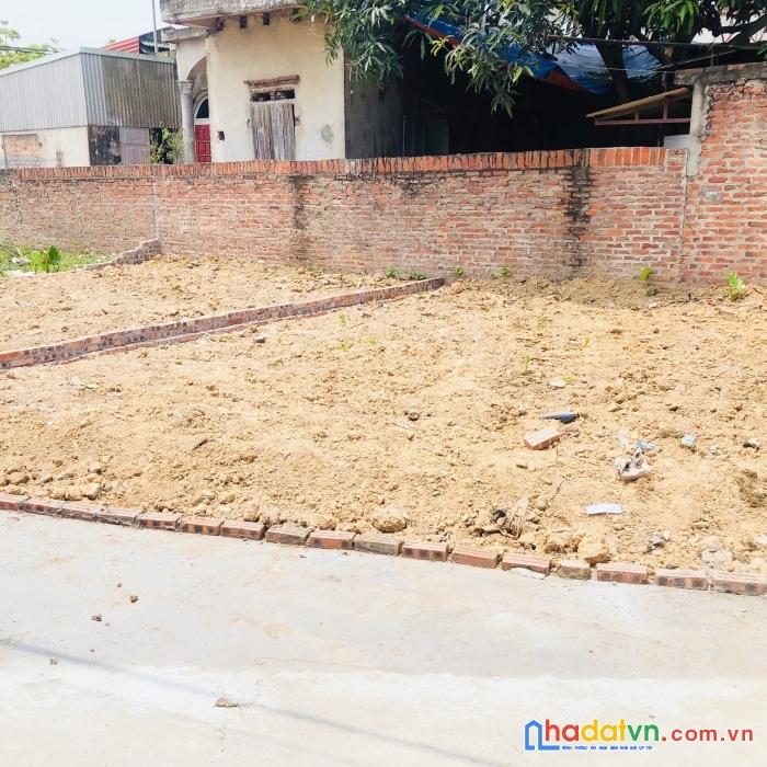 Chính chủ em cần tiền bán gấp lô đất 48m2 nhỉnh 700tr ạ. cạnh sân bóng yên ninh hiền ninh sóc sơn