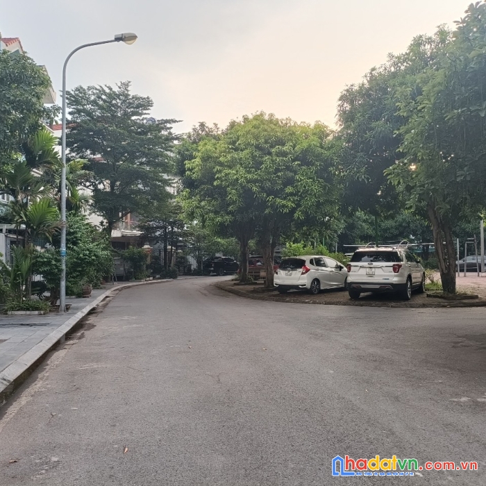Bán đất phân lô khu việt hưng: 75m2, mt 5m, đường 21m vỉa hè 2 bên, chỉ hơn 8 tỷ