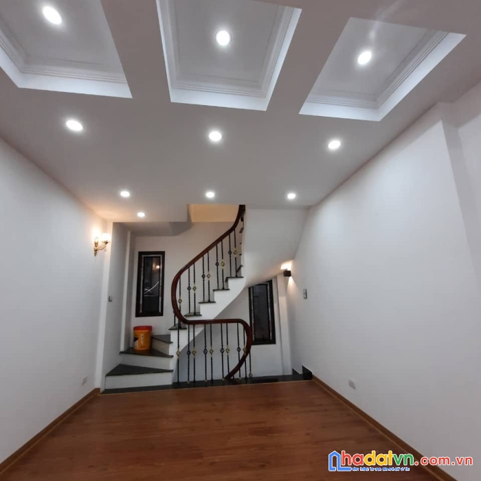 Bán nhà trong ngõ phố khâm thiên, 2 thoáng, gần phố. dt 35m2, 5 tầng, mt 3.5m. giá 4.1 tỷ.