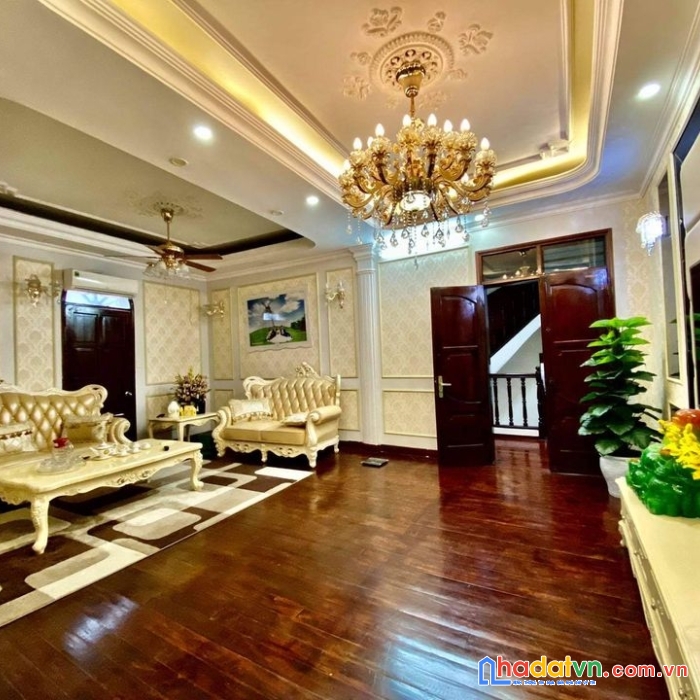 Bán nhà phố ngọc lâm, long biên, hà nội. 70m2 x 5 t, giá 6.8 tỷ, lô góc, ngõ thông phố nguyễn văn