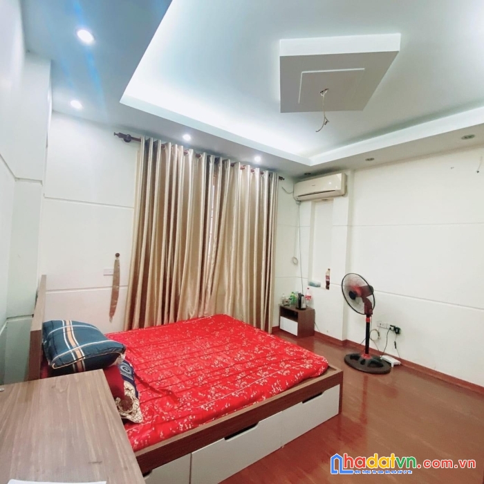 Bán nhà ngọc lâm ,long biên 35m2 4.5 tầng 2,7 ty vài bước ra mipec long biên