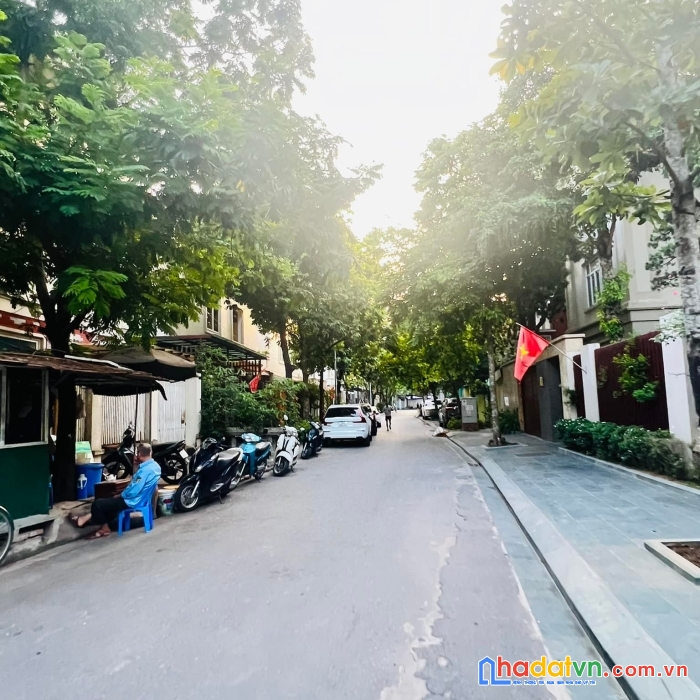 Bán biệt thự làng việt kiều châu âu, hà đông, lô góc, kinh doanh, 134m2, mt: 10m. giá 26.3 tỷ