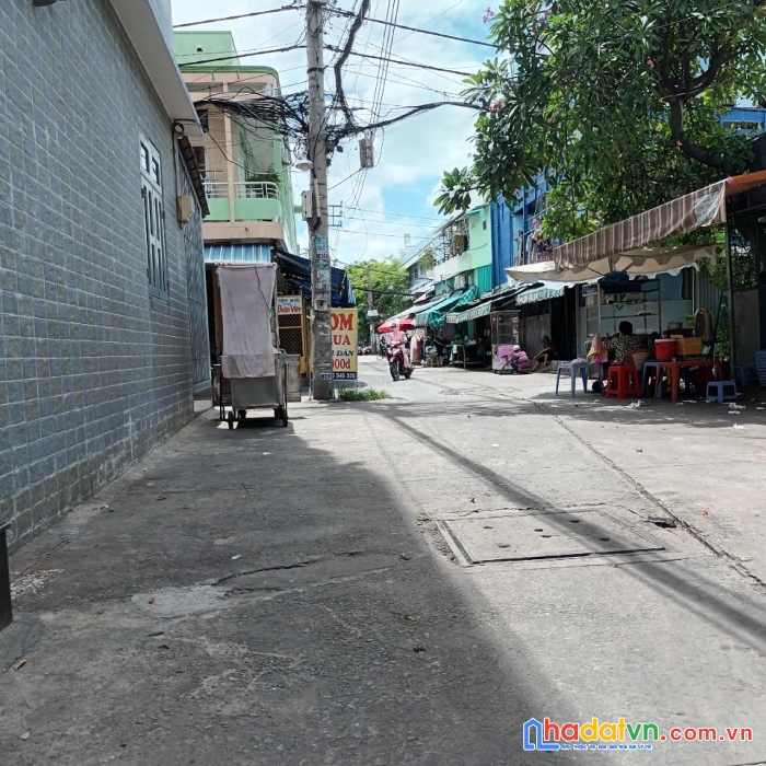 Bán gấp nhà hẻm xe hơi lạc long quân phường 3 quận 11  32m2  5.5 tỷ.