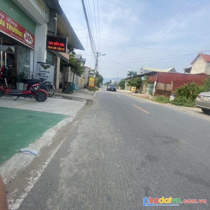 Chính chủ bán đất mặt tiền đường kinh doanh sầm uất, sổ đỏ cất két, sẵn giao dịch