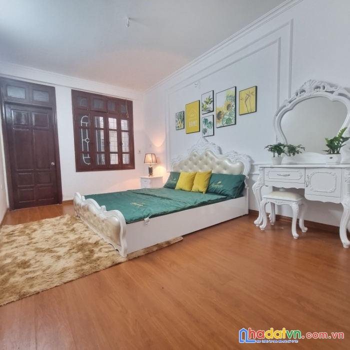 Bán nhanh nhà hoàng hoa thám, 15m ra ô tô, ngõ thông, 34m2, 5 tầng, giá chỉ 4.8 tỷ.