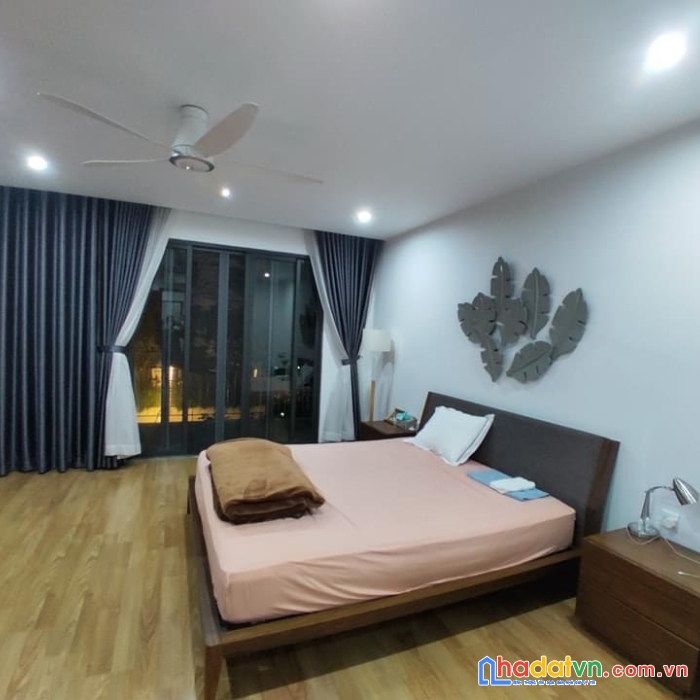 Bán gấp căn góc hoàng quốc việt,cầu giấy 66m2 , mt 10m, 5 tầng , 4 ngủ , ô tô, giá 12,5 tỷ lh