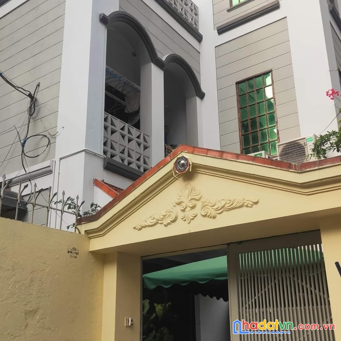 Biệt thự phố phương mai ( đống đa). dt 84m2 x 6.2m mặt tiền x 3 tầng. giá 10.5 tỷ. nhà kiến trúc