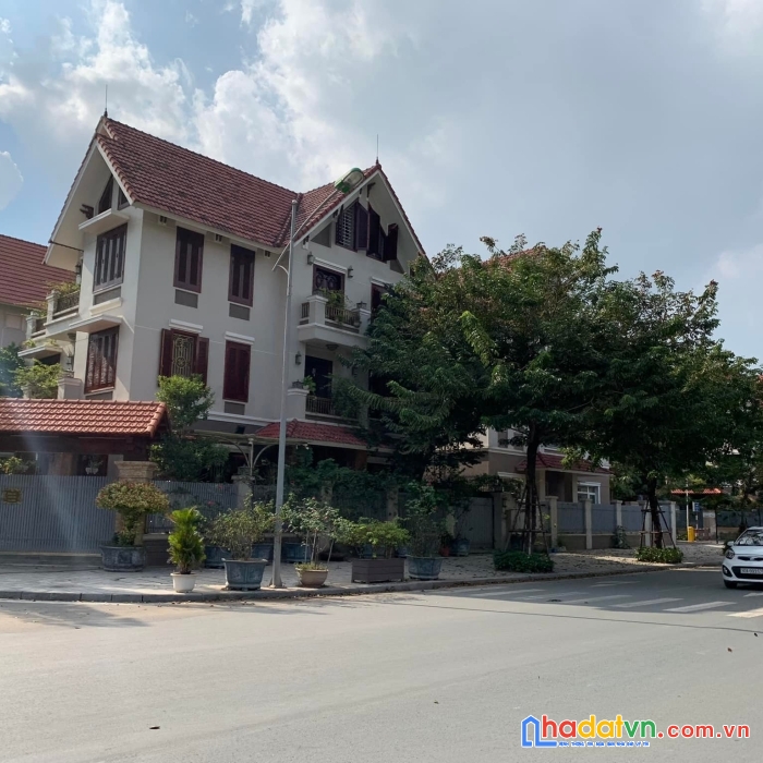 Bán lô góc, biệt thự làng việt kiều châu âu, mỗ lao 185m2, 22m tiền, kinh doanh đỉnh, 30.x tỷ.
