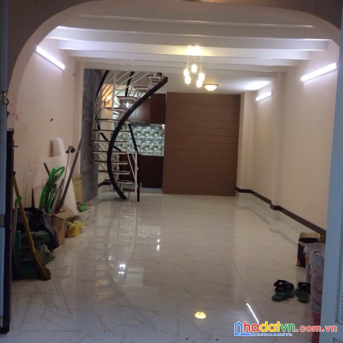 Nhà xây mới 3 tầng - nội thất cao cấp - giáp quận 10 - ngay vòng xoay lê đại hành