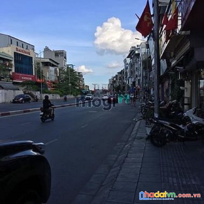 Bán nhà đẹp tây hồ, mp nghi tàm giá 11 tỷ, 35mx3 tầng, kd cực chất