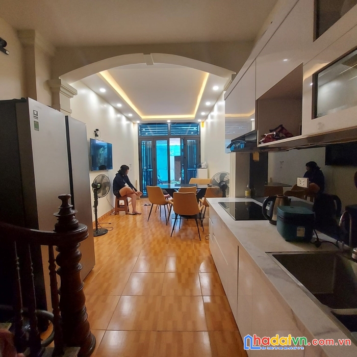 Bán nhà chính chủ phố long biên,ngọc lâm, 40m, 5 tầng, giá 4.5 tỷ, ô tô, đầy đủ nội thất ở ngay