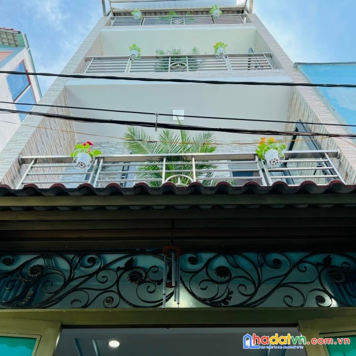 Nhà đẹp - 4 tầng btct- 3 pn,1 phòng thờ. nội thất cao cấp- 4 tỷ hơn chỉ bớt lộc