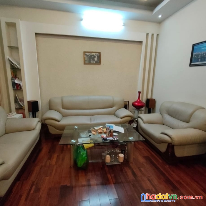 Bán nhà lạc long quân -  ô tô tránh - vỉa hè - kinh doanh văn phòng - cách  phố 10m - view hồ tây.