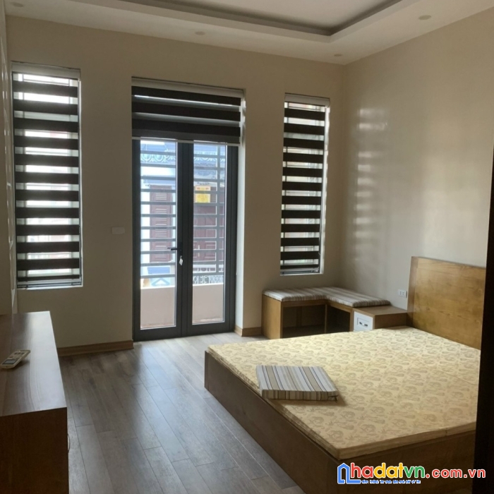 Mặt phố pháo đài láng, dt 55m x 4 tầng, gara ô tô, 12 tỷ 8
