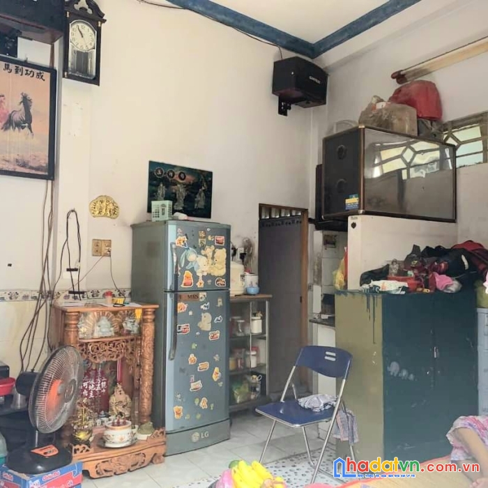 Bán nhà đoàn văn bơ dt 56m ngang 4 x 6.8 m quận 4 có 2,5 tỷ