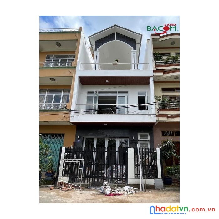 Bán nhà đẹp trung tâm tp biên hòa,1 trệt 2 lầu, sổ hoàn công, đường oto, p.quyết thắng, giá chỉ