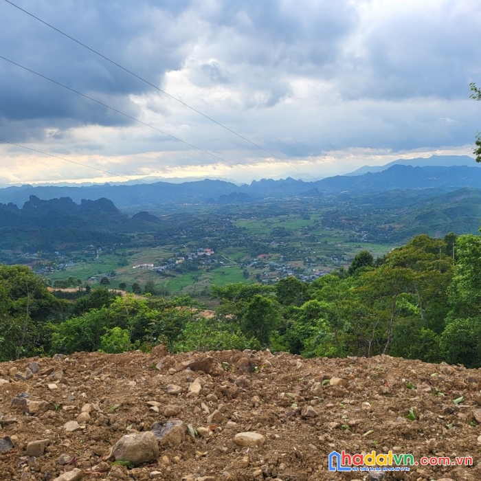 Chủ gửi bán 9300m2 đất nằm trên trục đường đi lên bản mừng cao phong- hoà bình