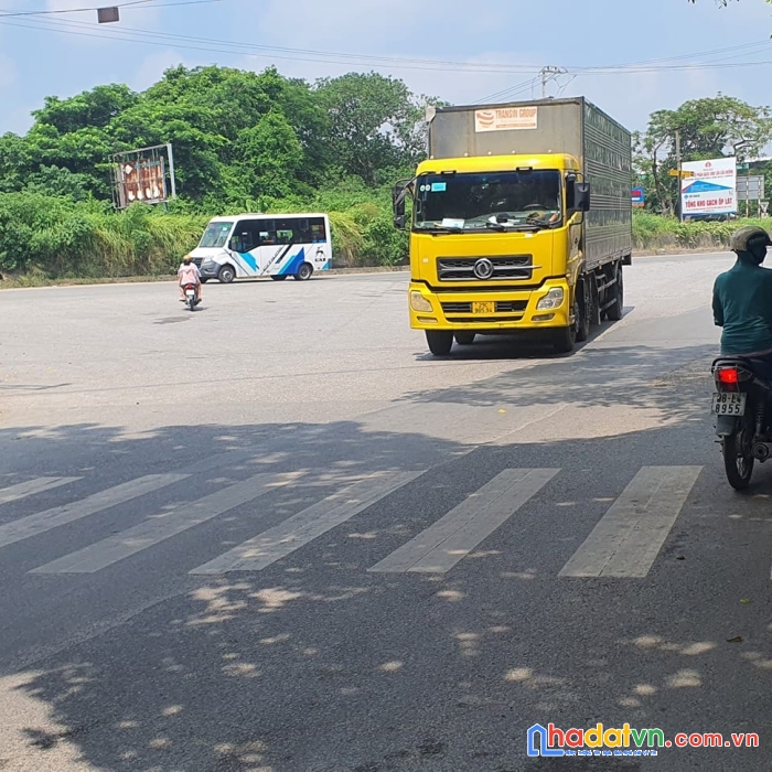 Nhà đẹp yên viên, mặt phố vỉa hè rộng, dân xây, ô tô, kinh doanh, 71m, 4 tầng, 4.6tỷ. lh: