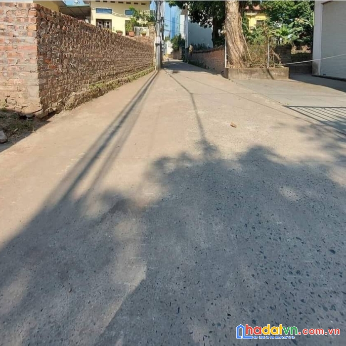 Chính chủ cần bán gấp mảnh đất thạch bàn ,cổ linh  
+ diện tích  67.8m2,giá 3,45 tỷ ( có thương