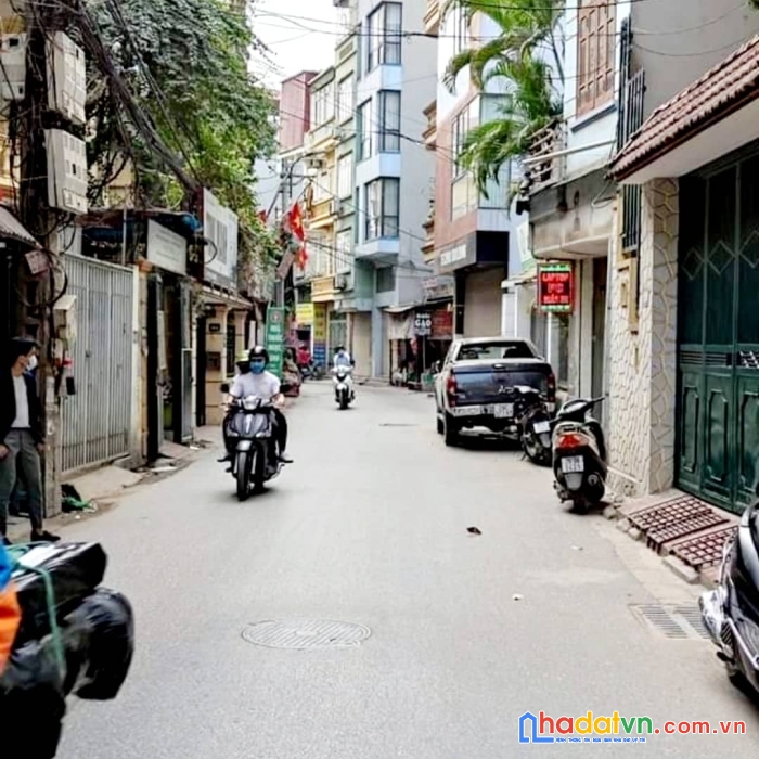 Ô tô vào - nhà dân xây  - 4 ngủ.
chính chủ cần bán gấp nhà thạch bàn trong tháng .nhà dt 42 mx4