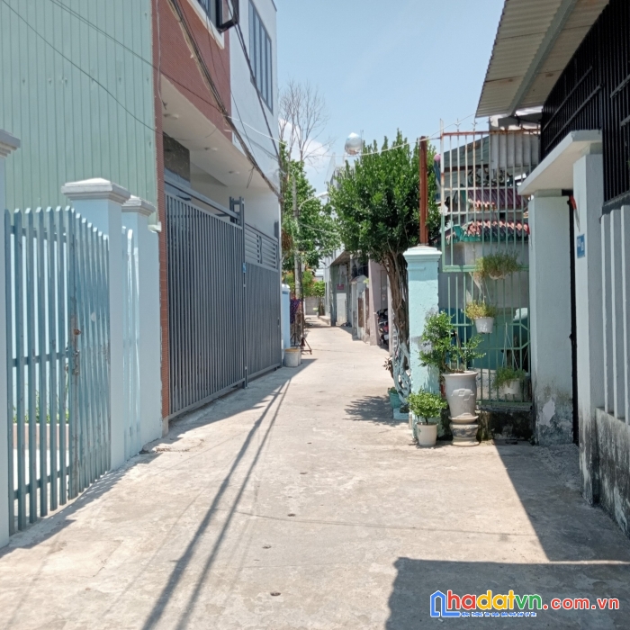 Nhà 2 lầu. dt 65m2. chỉ 3 tỷ. lê hữu trác, sơn trà. đi bộ ra biển