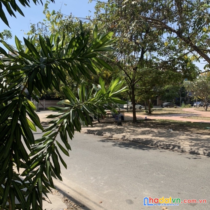 Nhà mặt tiền đối diện công vien tạ quang bửu , p5, quận 8