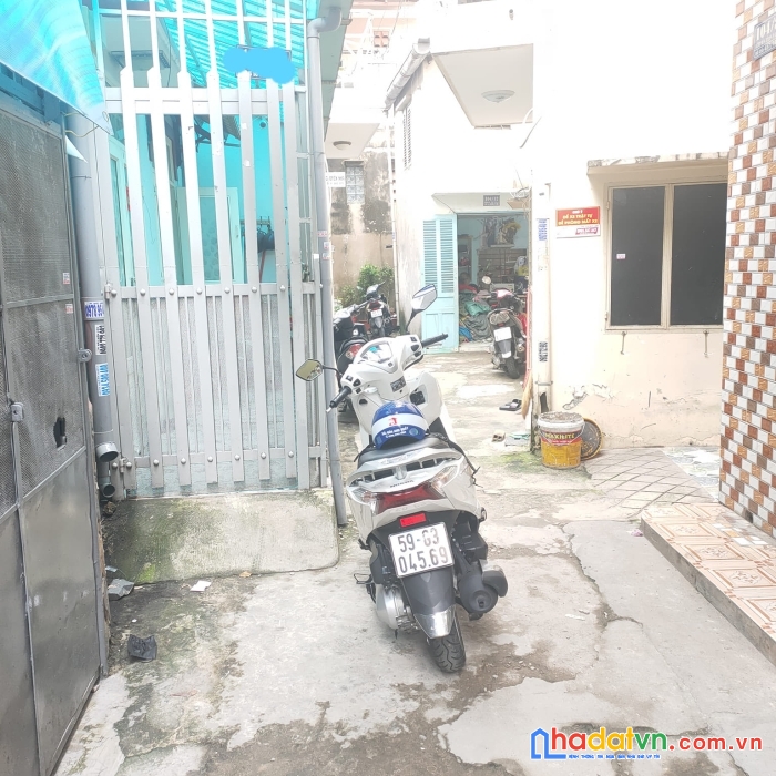 Nhà mới 2 tầng đs 9 - cách mặt tiền đường 30m, 1t 1 lửng 1 lầu 2pn 2wc, dt 23m2  giá 2 tỷ 8 còn