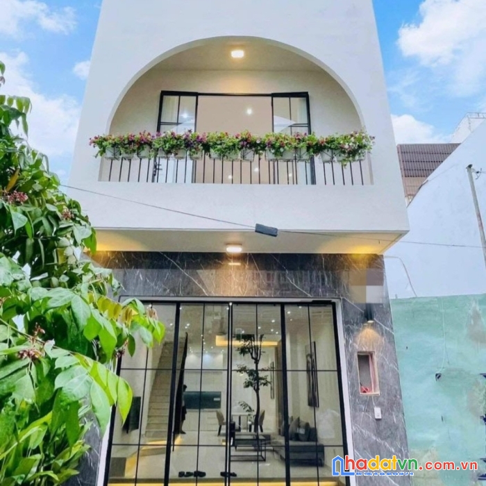 Bán nhà hxh q3 mới tinh – 60m2, 3 tầng 4 pn, 20m đến mặt tiền