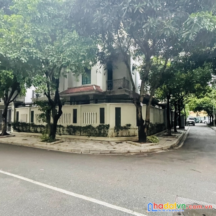 Ông anh bán  nhanh căn biệt thự mễ trì  lô góc - 245m2 - mt 16m - giá 58 tỷ lh: 0902224679