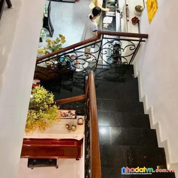 Bán gấp nhà h656 cách mạng tháng 8, hẻm 4m 70m2 chỉ nhỉnh 13 tỷ