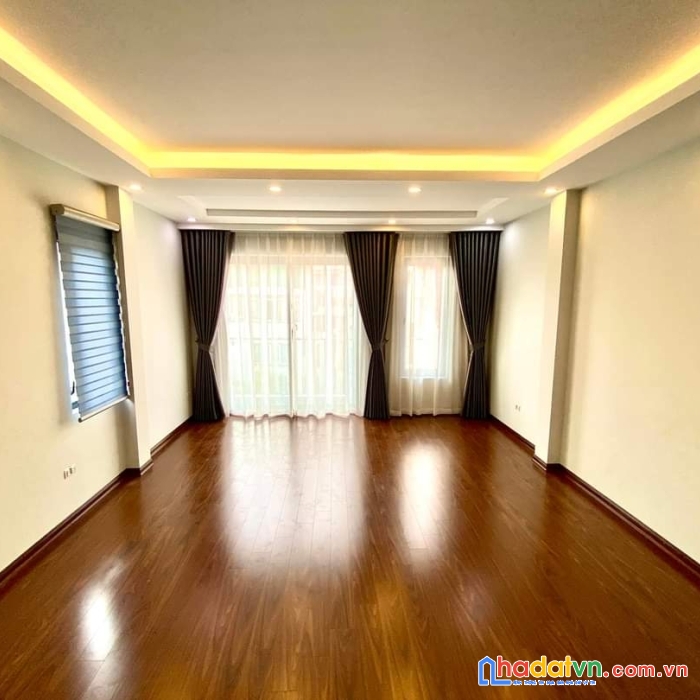 Bán nhà  phố gia thụy, long biên, hà nội. 66m2  giá 5.6 tỷ, ngõ thẳng o tô vào nhà,