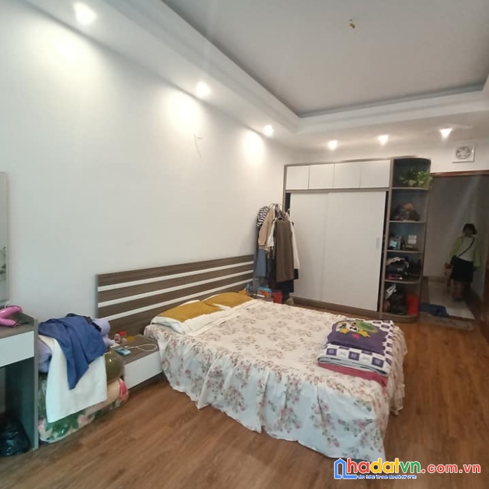 Bán nhà  phố nguyễn văn cừ, long biên, hà nội. 78m2 x 4t, giá 6 tỷ, nhà mới  o tô vào nhà