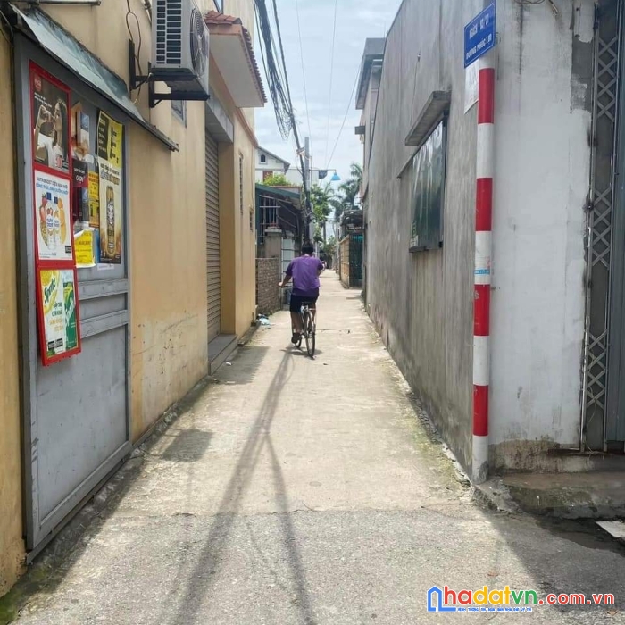 Cực hiếm đất long biên – một nhà ra vỉa hè container tránh - ô tô vào nhà – dt: 81m2, giá 4,5 tỷ.