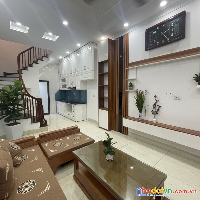 Bán nhà phố trạm 35m2 5t ô tô tránh gần nhà tặng full nội thất