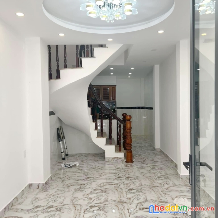 Nhà mới,nở hậu hxh nguyễn thị tần p2q8. trêt,2 lầu. giá 6,98 tỷ tl
