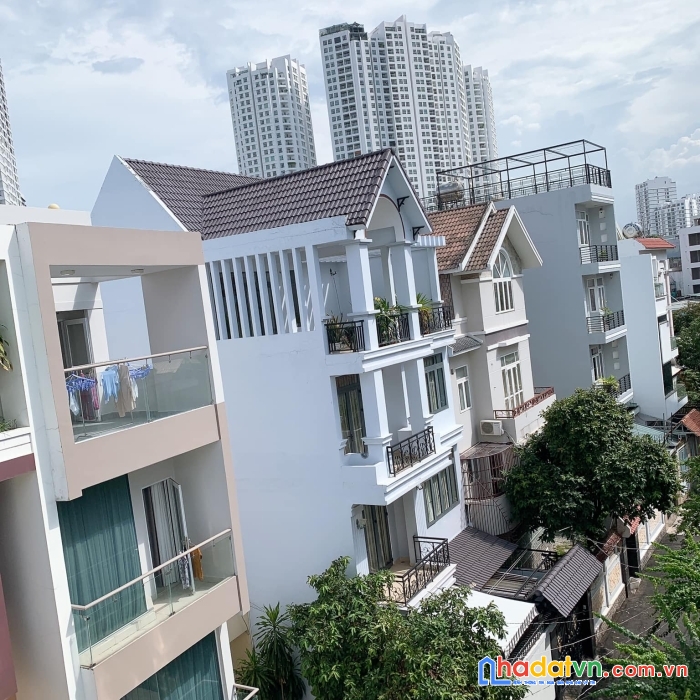 Bán nhà kiều đàm, 100m2, 4 tầng, khu an ninh, hàng xóm nổi tiếng,
