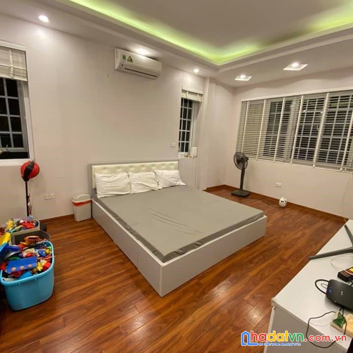 5.5 tỷ, bán nhà phố nguyễn sơn,long biên, 55m, 4 tầng, ô tô, tặng nội thất 500 triệu 0389160730