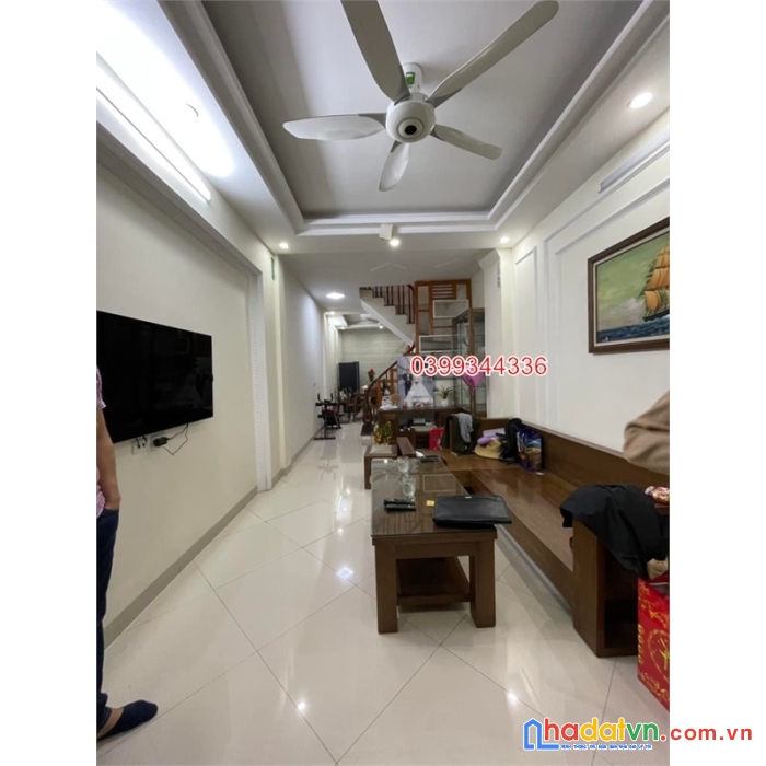 Bán nhà vũ tông phan 40m2, gần phố, ô tô đỗ cửa, 2 thoáng, nội thất sịn, giá 5.5 tỷ