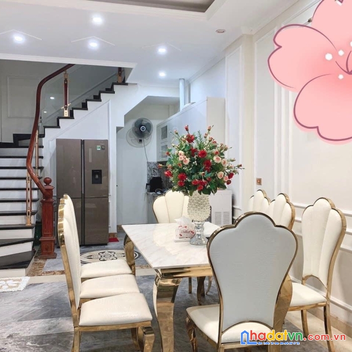 Bán nhà hồng tiến, ngõ ô tô thông, kinh doanh, 10m mặt phố hồng tiến, ở sướng, tặng nội thất.
