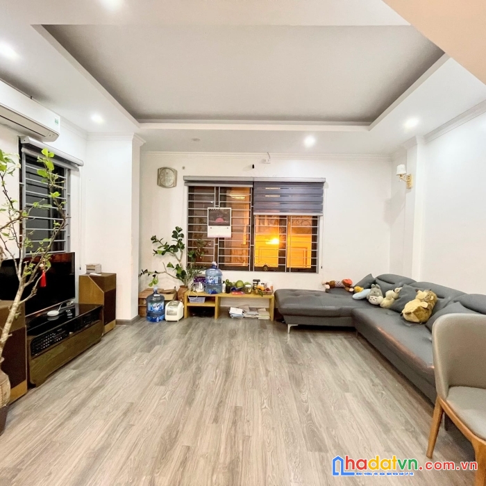 Bán gấp phố 8/3 -hai bà trưng- lô góc - kinh doanh - ô tô đỗ cổng  giá nhỉnh 6 ỷ