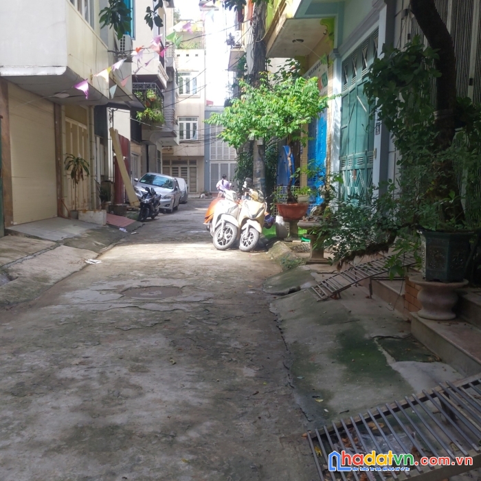 Cần bán 50m2 đất phố hoàng văn thái phân lô vỉa hè ô tô tránh