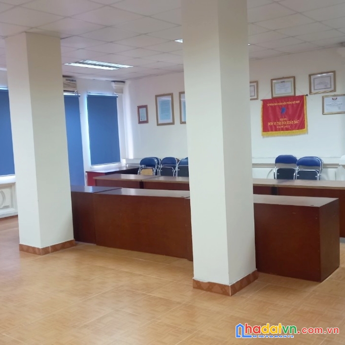 Ngân hàng thanh lý bán nhà mặt phố vương thừa vũ 90m 6 tầng 2 thoáng cho thuê văn phòng