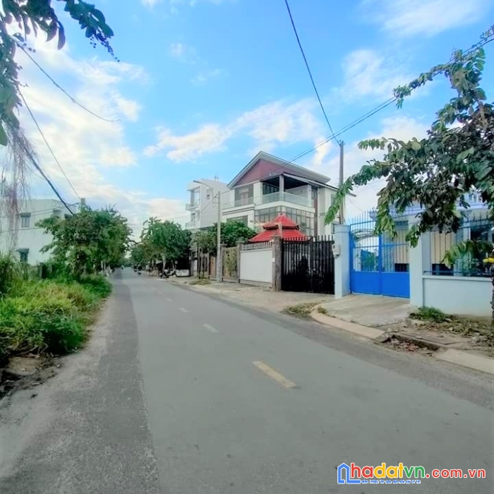 Bán đất tặng nhà 260m2 ngang 9m 7 tỷ xuân thới sơn