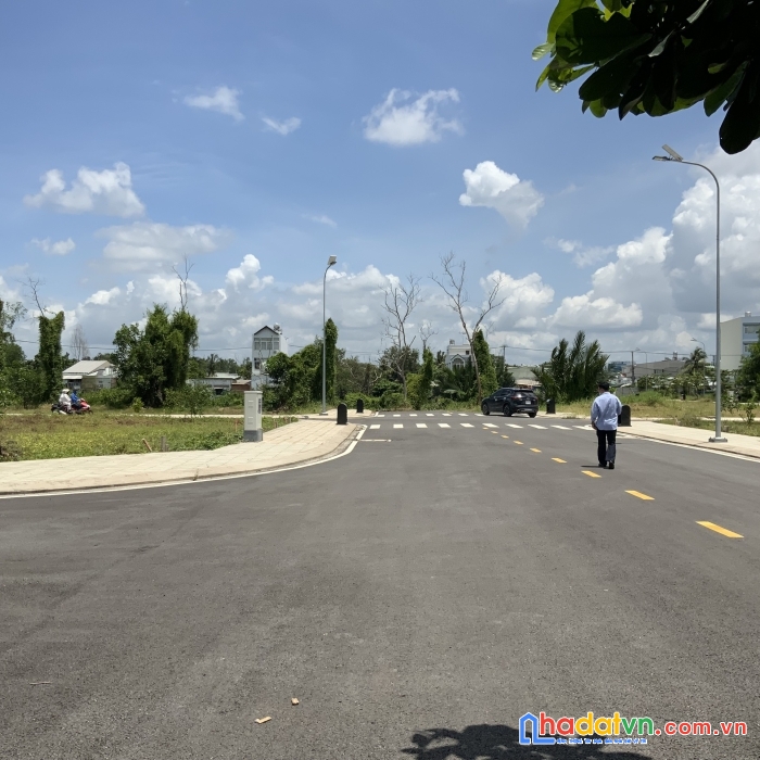 Nhà phố 1 trệt 3 lầu 1 sân thượng, dtsd 200m2