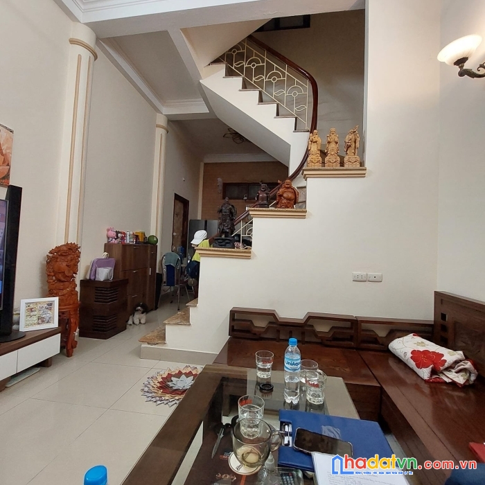 Bán nhà võ chí công 50m2-giá 4.9 tỷ--50m ra ô tô tránh-ngõ thông-gần phố-dân trí