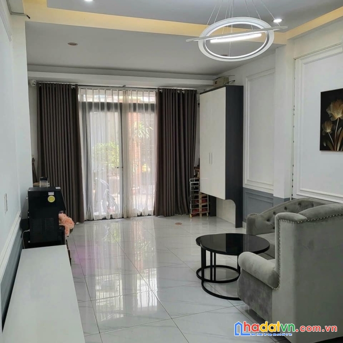 Trung tâm sài gòn, hxh đỗ cửa, 3 tầng 44 m2 nhỉnh 11 tỷ